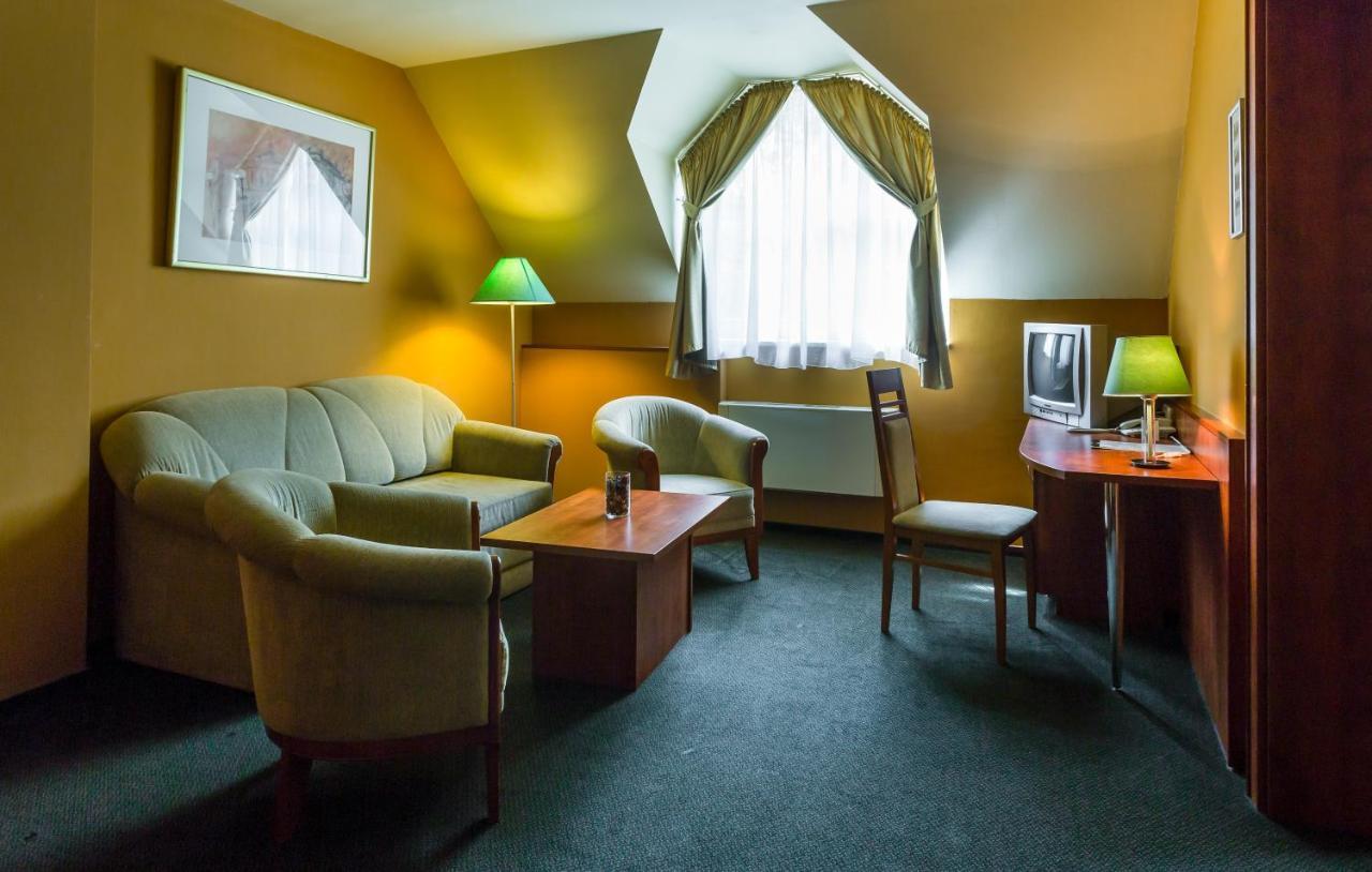Hotel Gottwald Tata Extérieur photo
