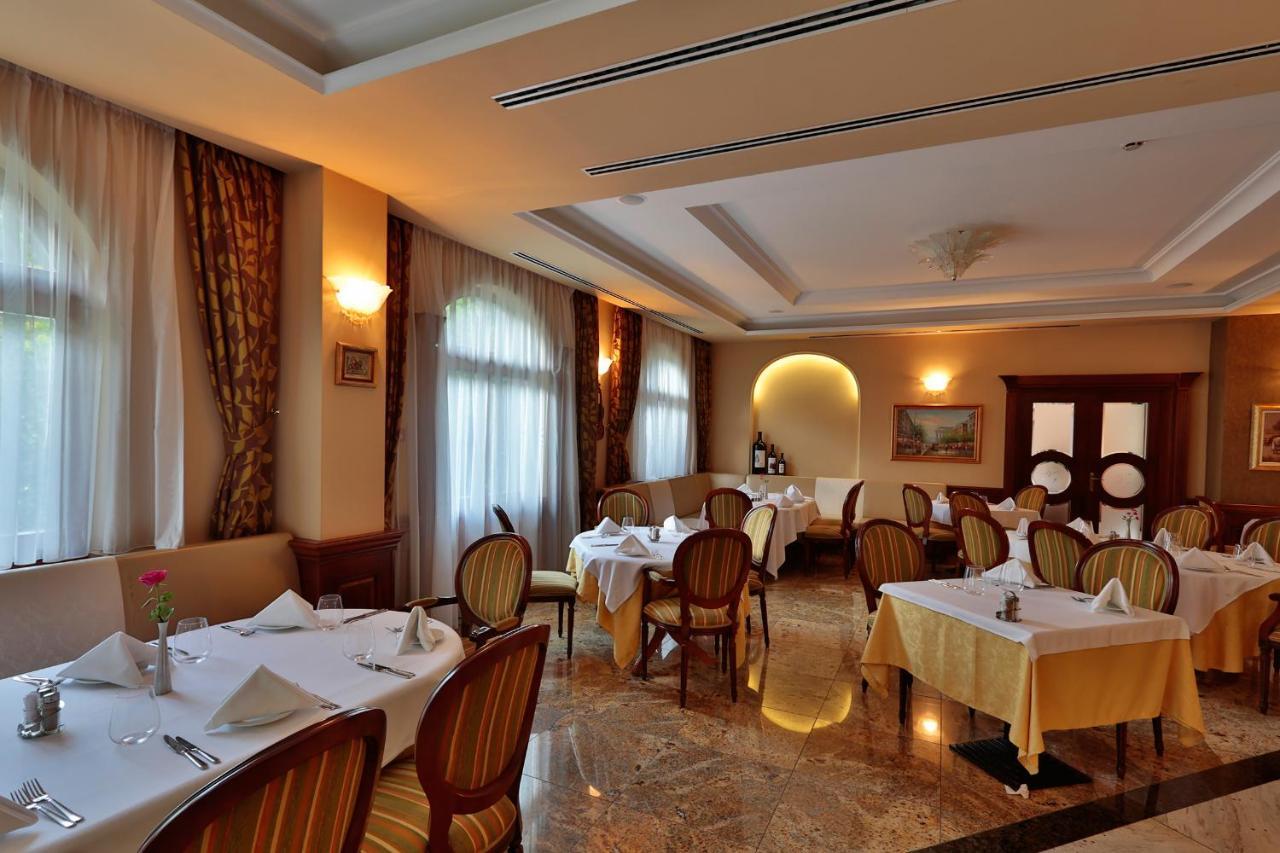 Hotel Gottwald Tata Extérieur photo