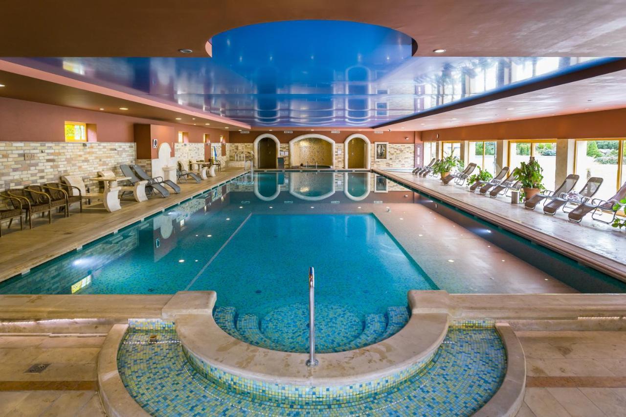 Hotel Gottwald Tata Extérieur photo