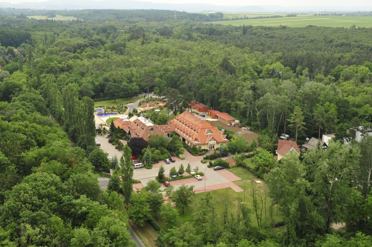 Hotel Gottwald Tata Extérieur photo