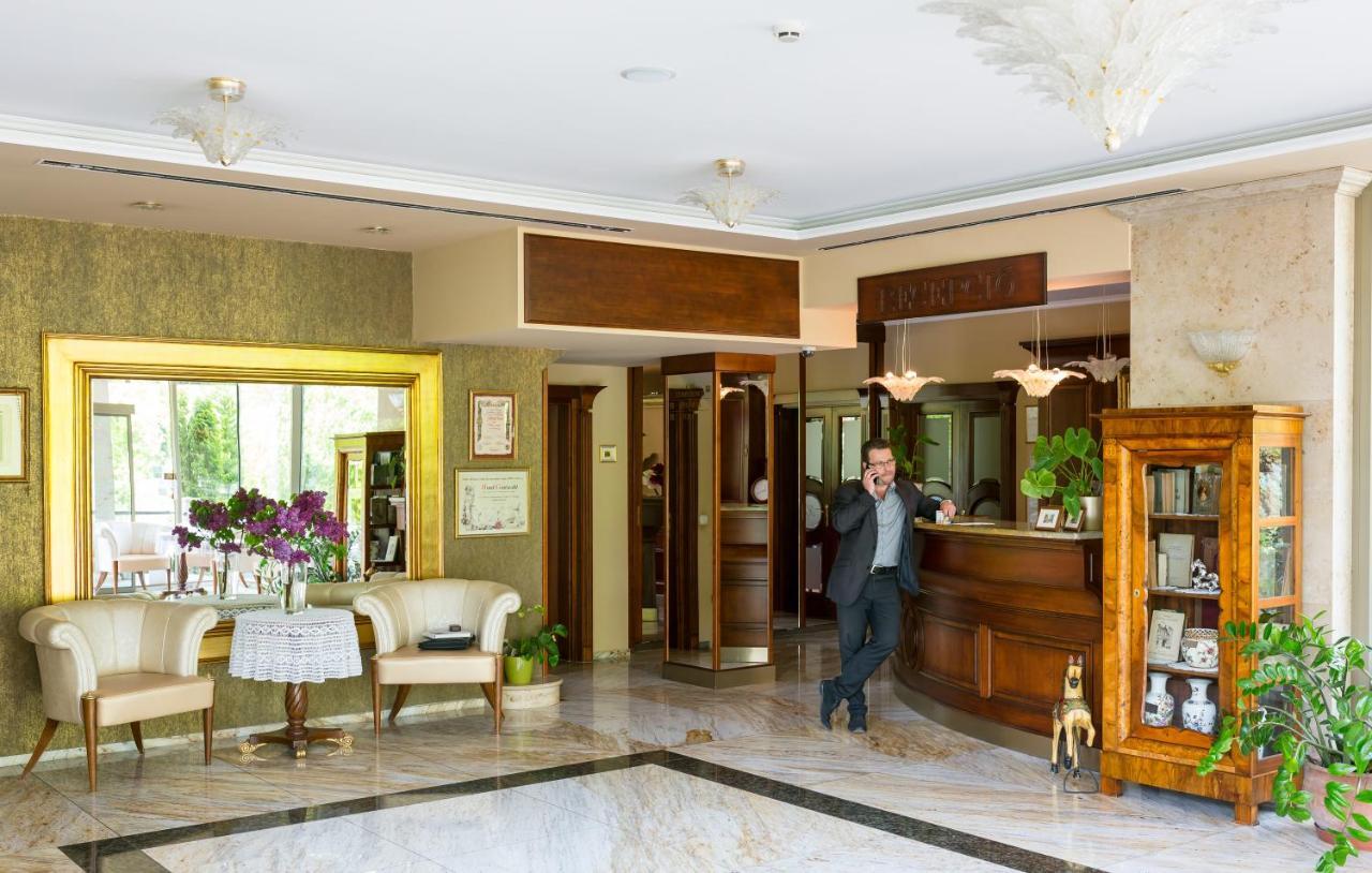 Hotel Gottwald Tata Extérieur photo