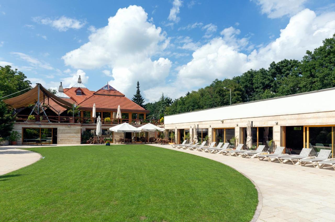 Hotel Gottwald Tata Extérieur photo